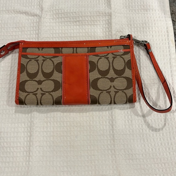 Coach hand wallet/wristlet - Picture 2 of 6